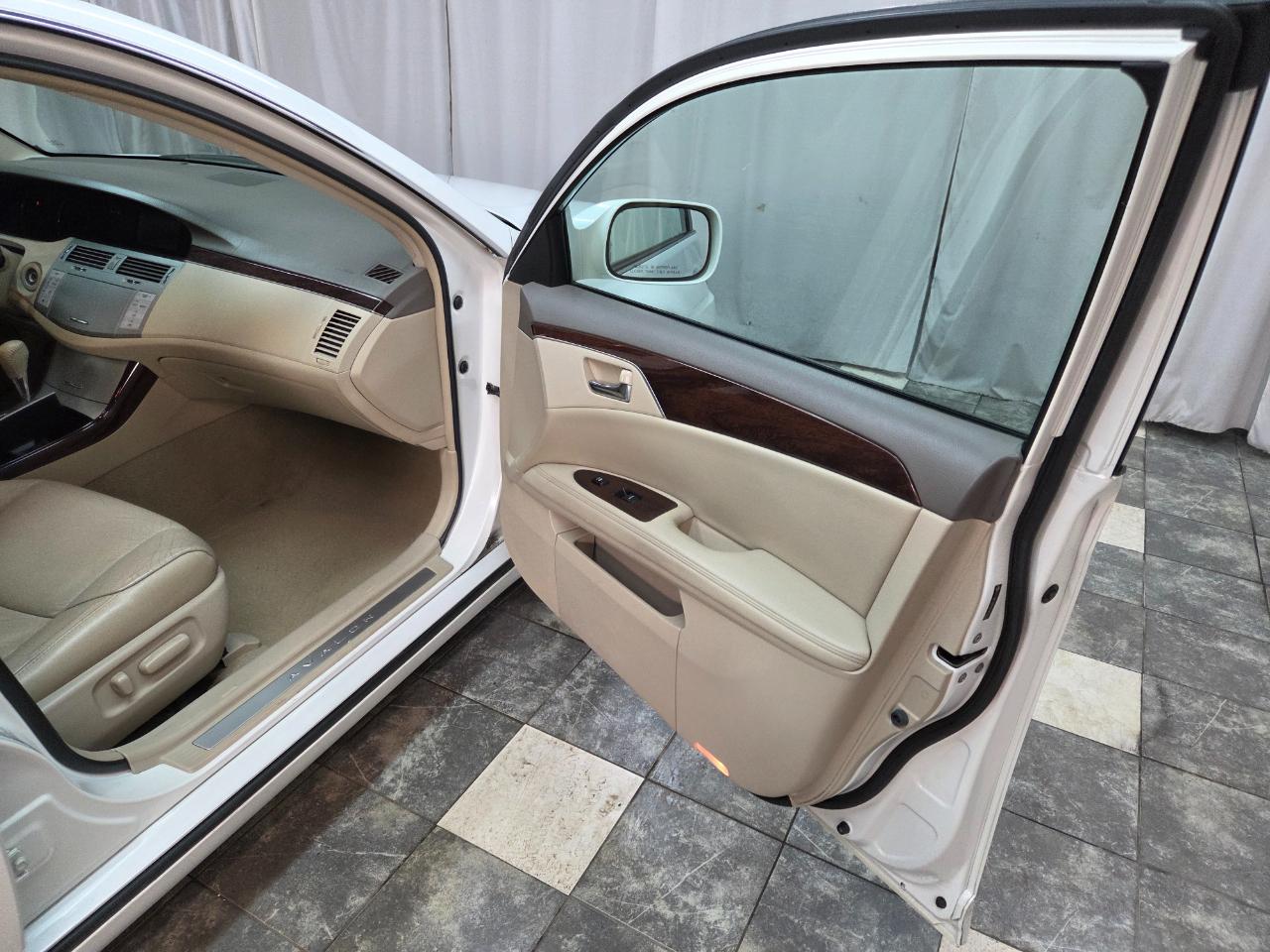 Toyota Avalon XLS 2010