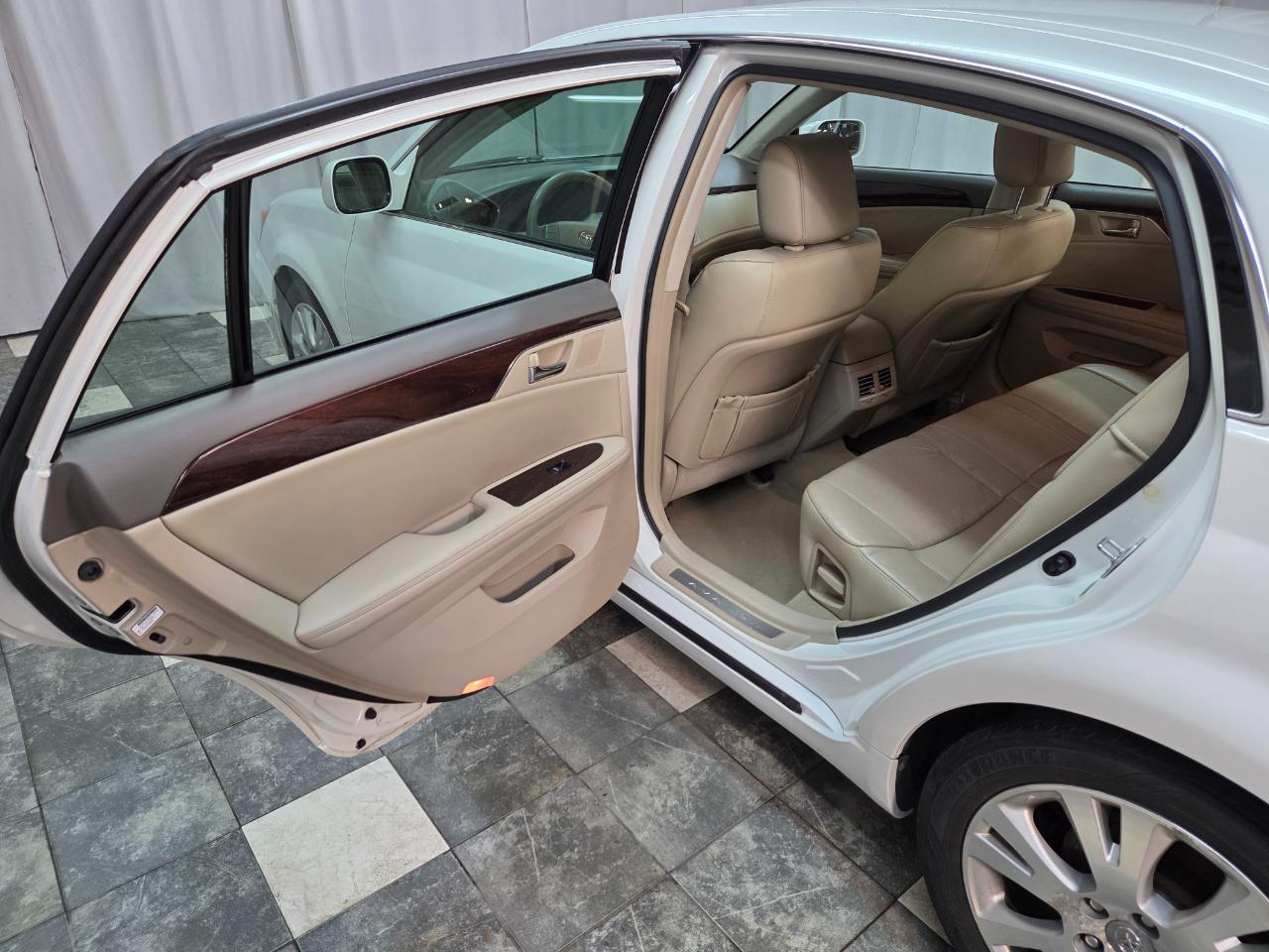 Toyota Avalon XLS 2010