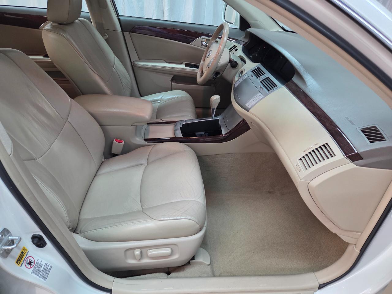 Toyota Avalon XLS 2010