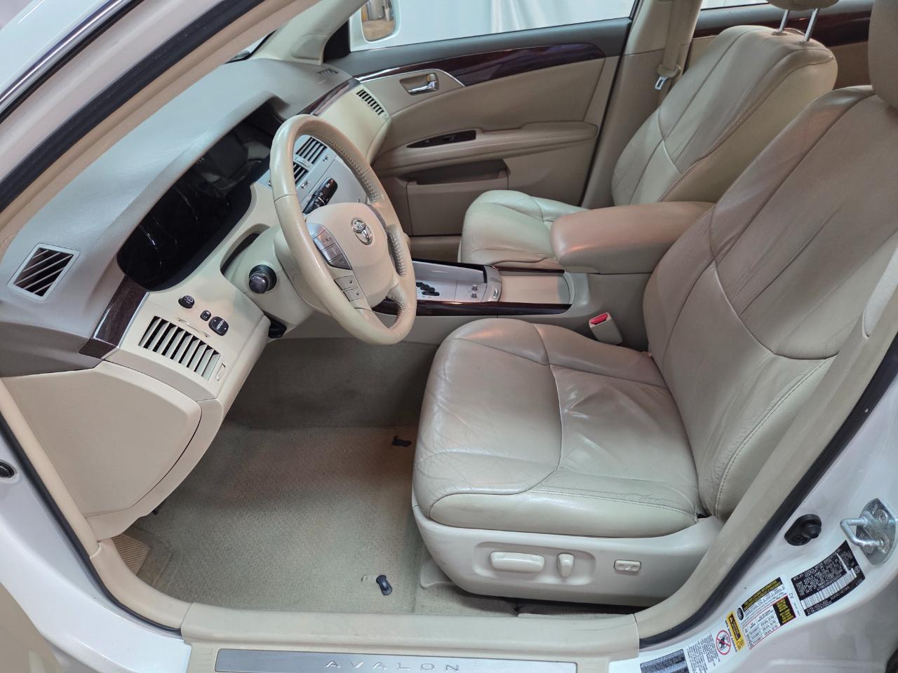 Toyota Avalon XLS 2010