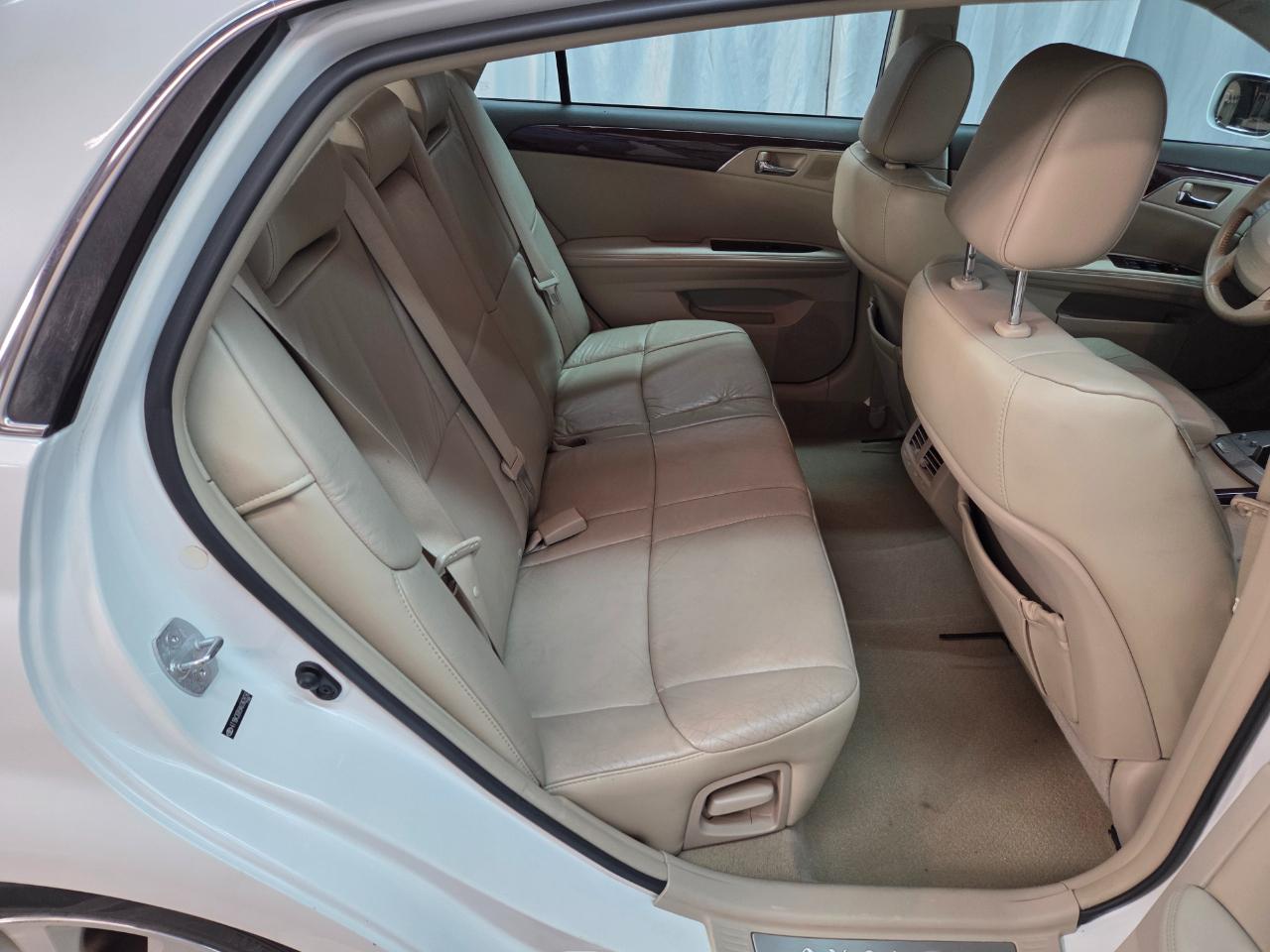 Toyota Avalon XLS 2010