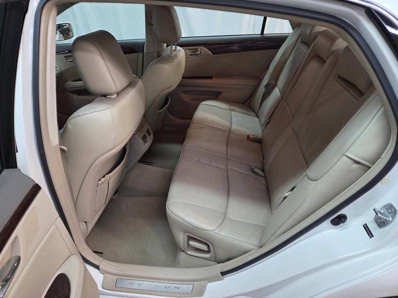 Toyota Avalon XLS 2010