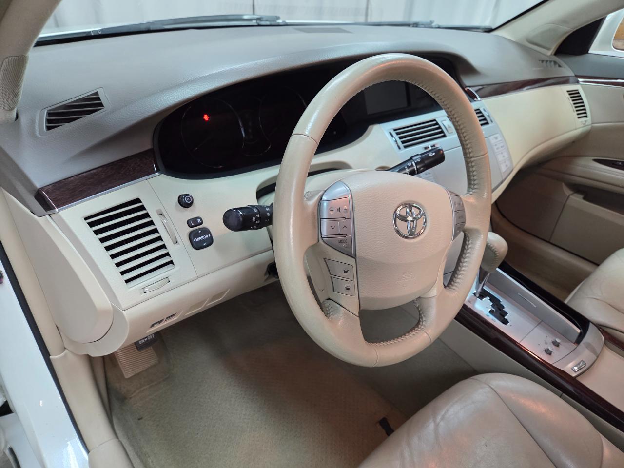 Toyota Avalon XLS 2010