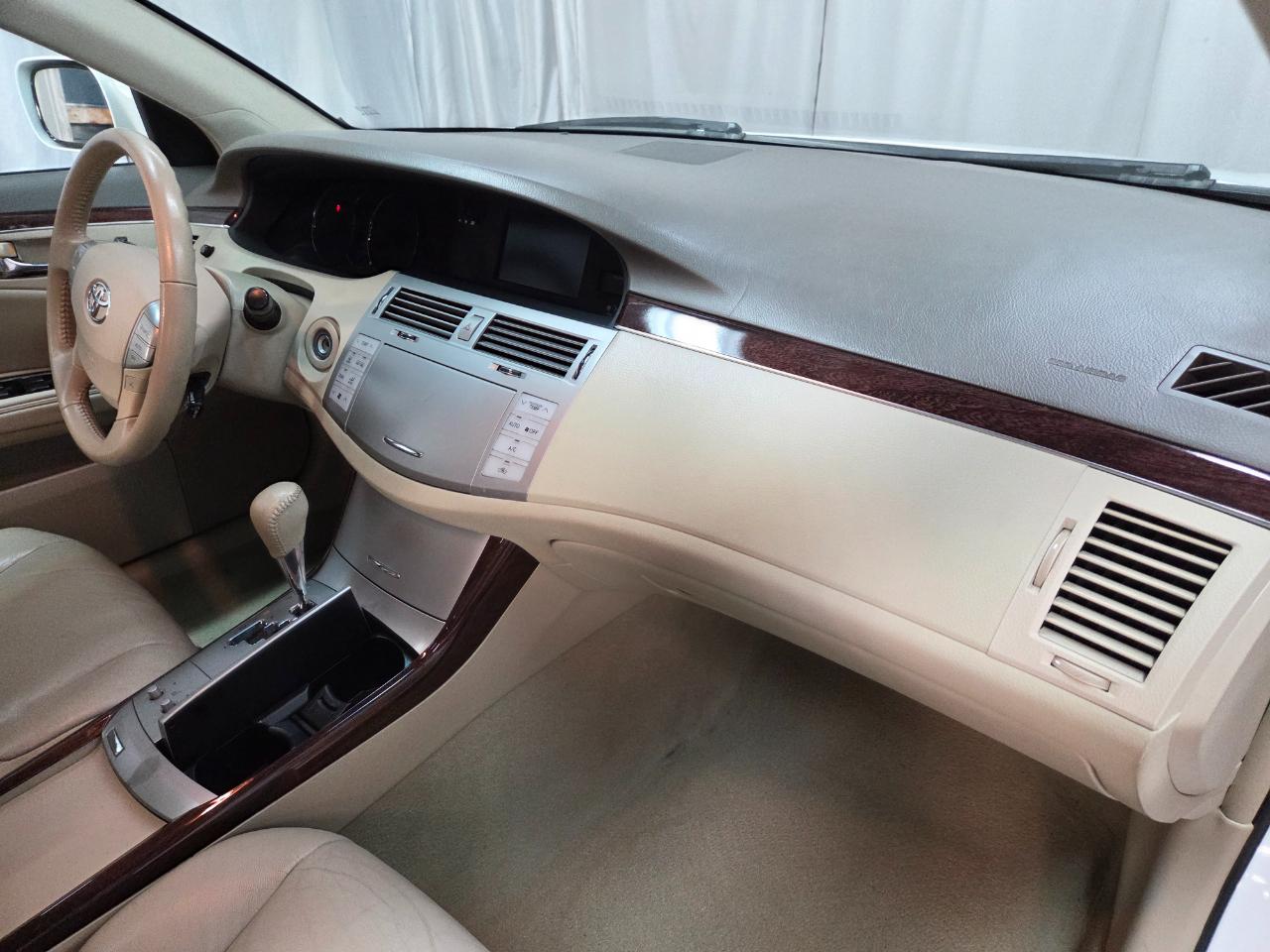 Toyota Avalon XLS 2010