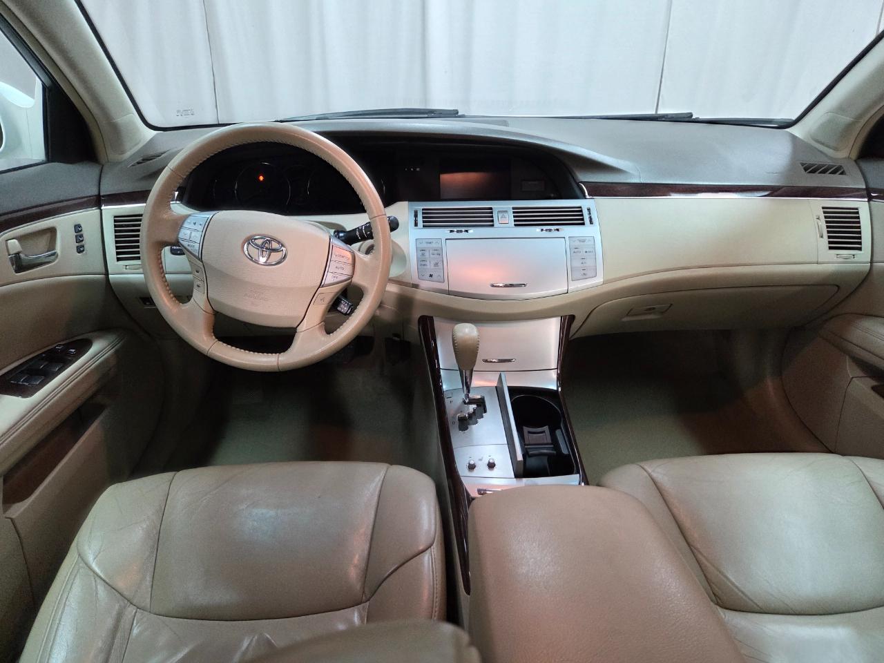 Toyota Avalon XLS 2010