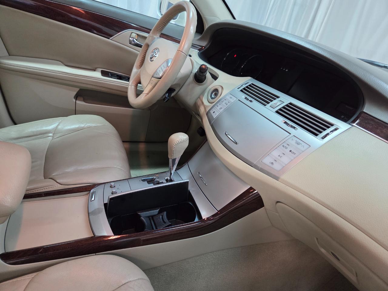 Toyota Avalon XLS 2010