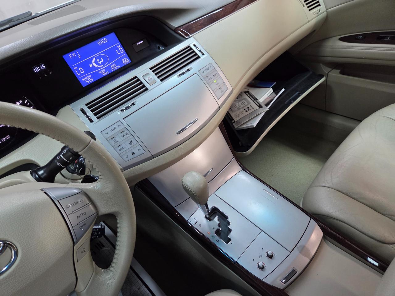 Toyota Avalon XLS 2010