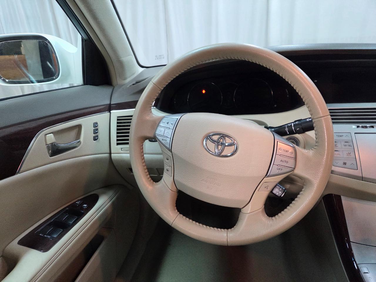 Toyota Avalon XLS 2010