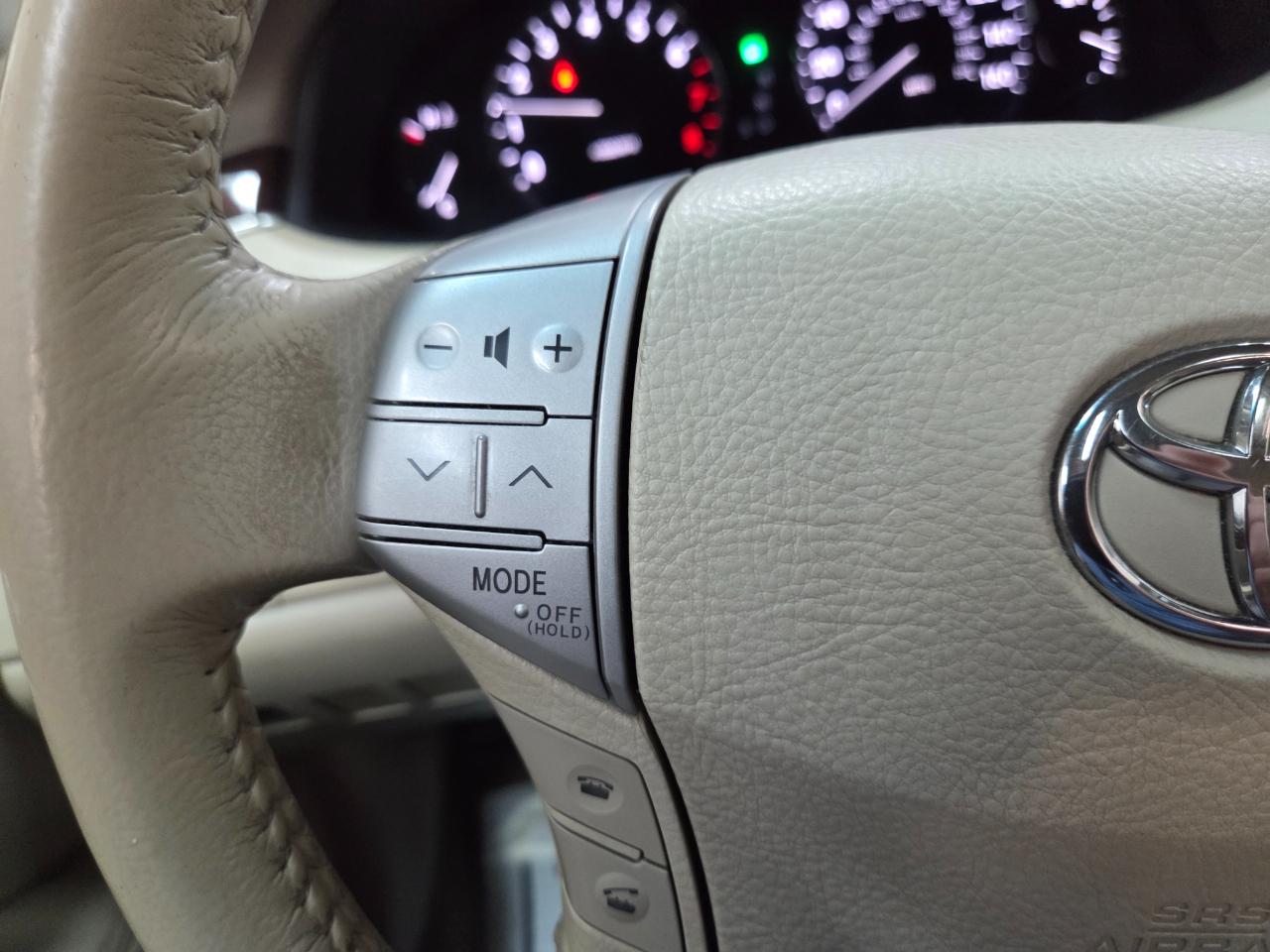 Toyota Avalon XLS 2010