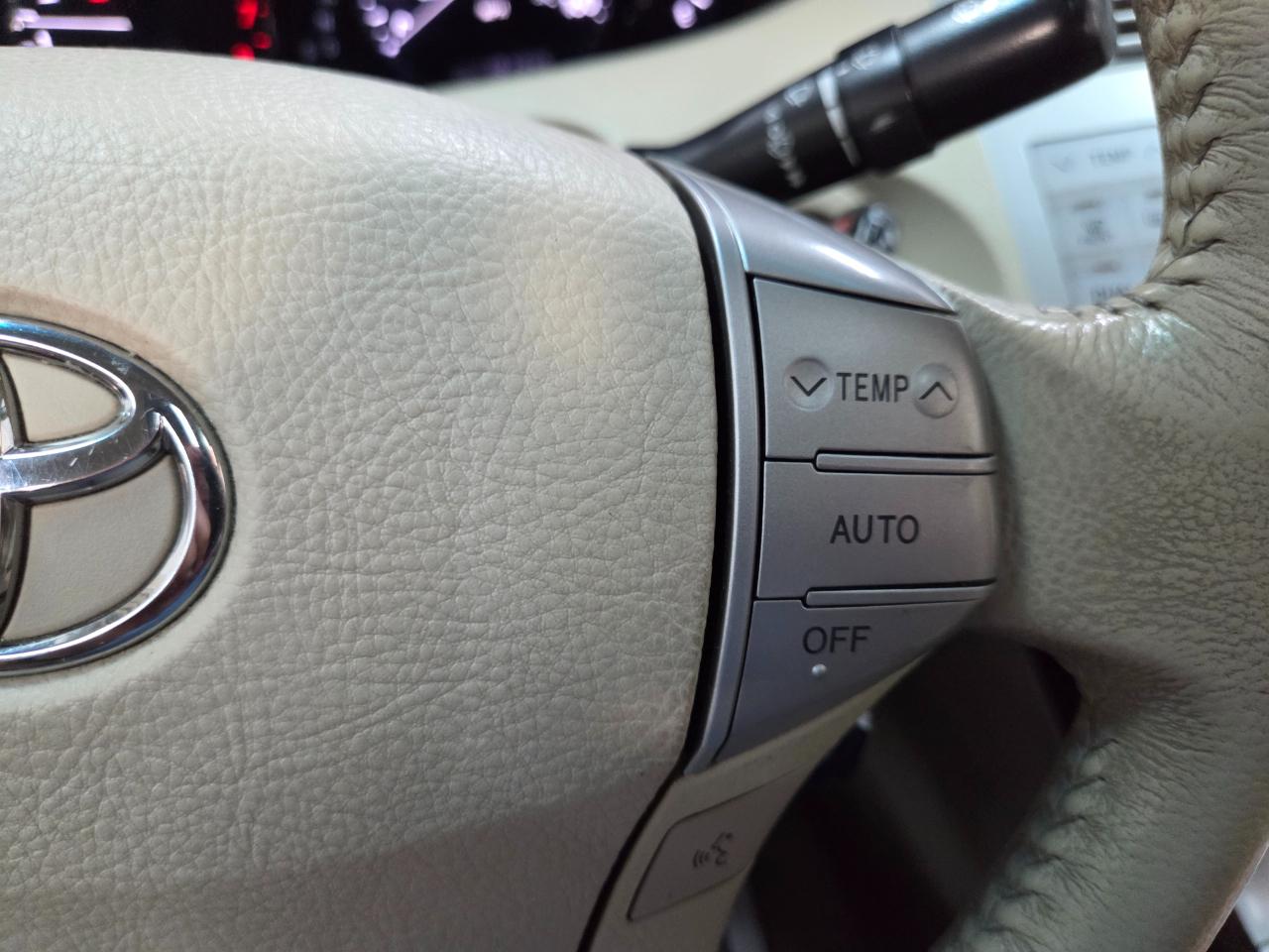 Toyota Avalon XLS 2010