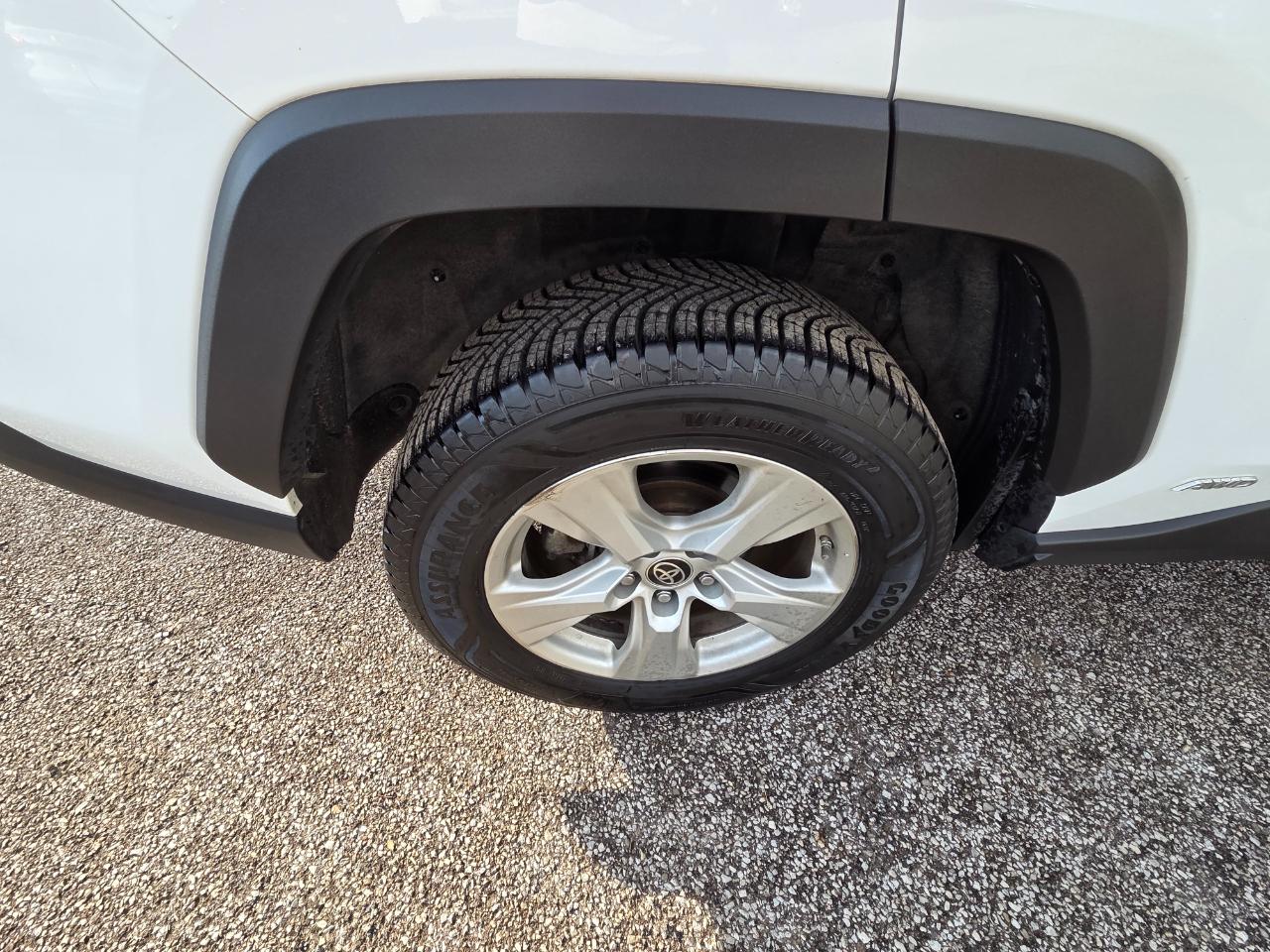 Toyota RAV4 Hybrid LE 2021