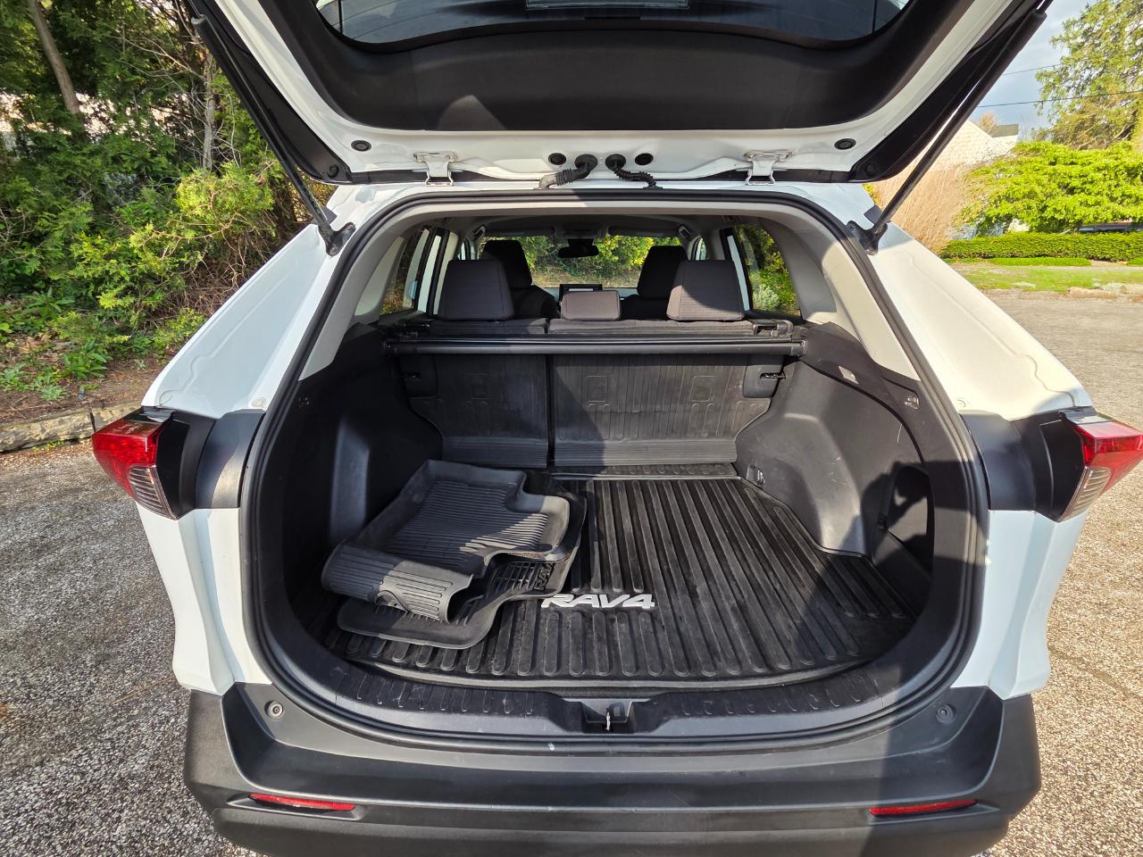 Toyota RAV4 Hybrid LE 2021