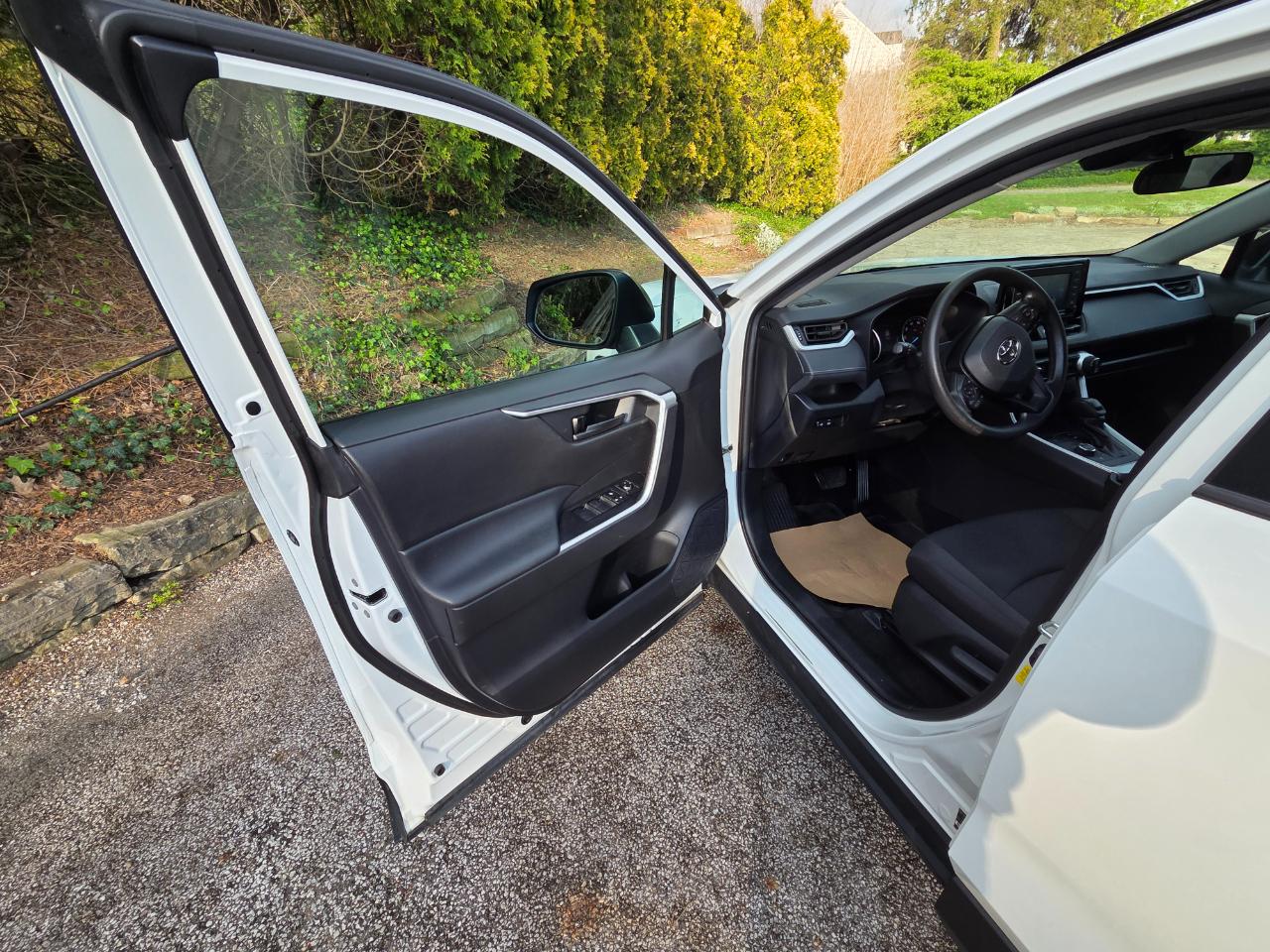 Toyota RAV4 Hybrid LE 2021