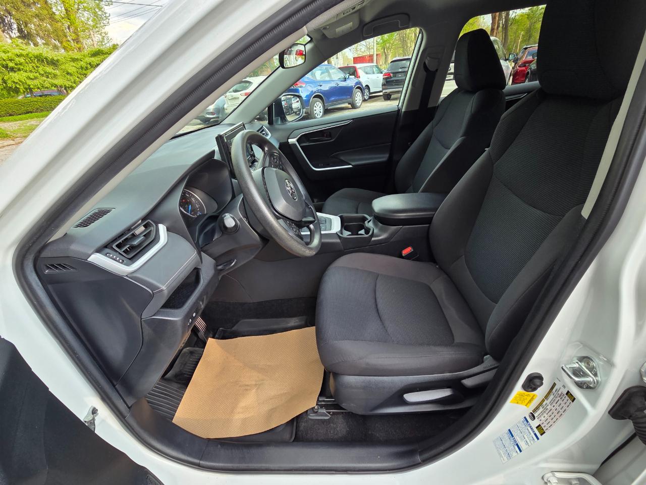 Toyota RAV4 Hybrid LE 2021