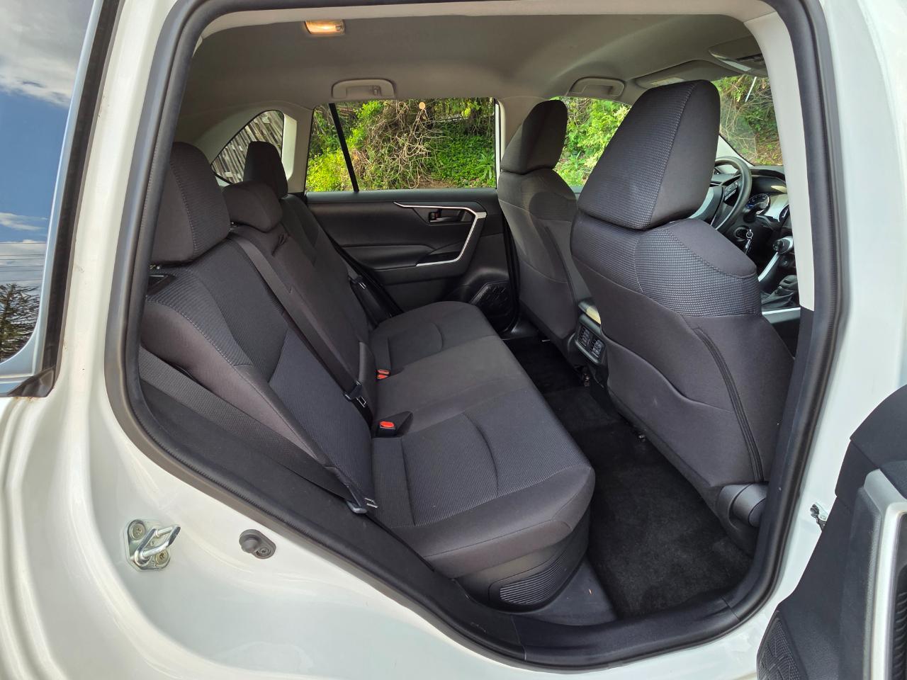 Toyota RAV4 Hybrid LE 2021