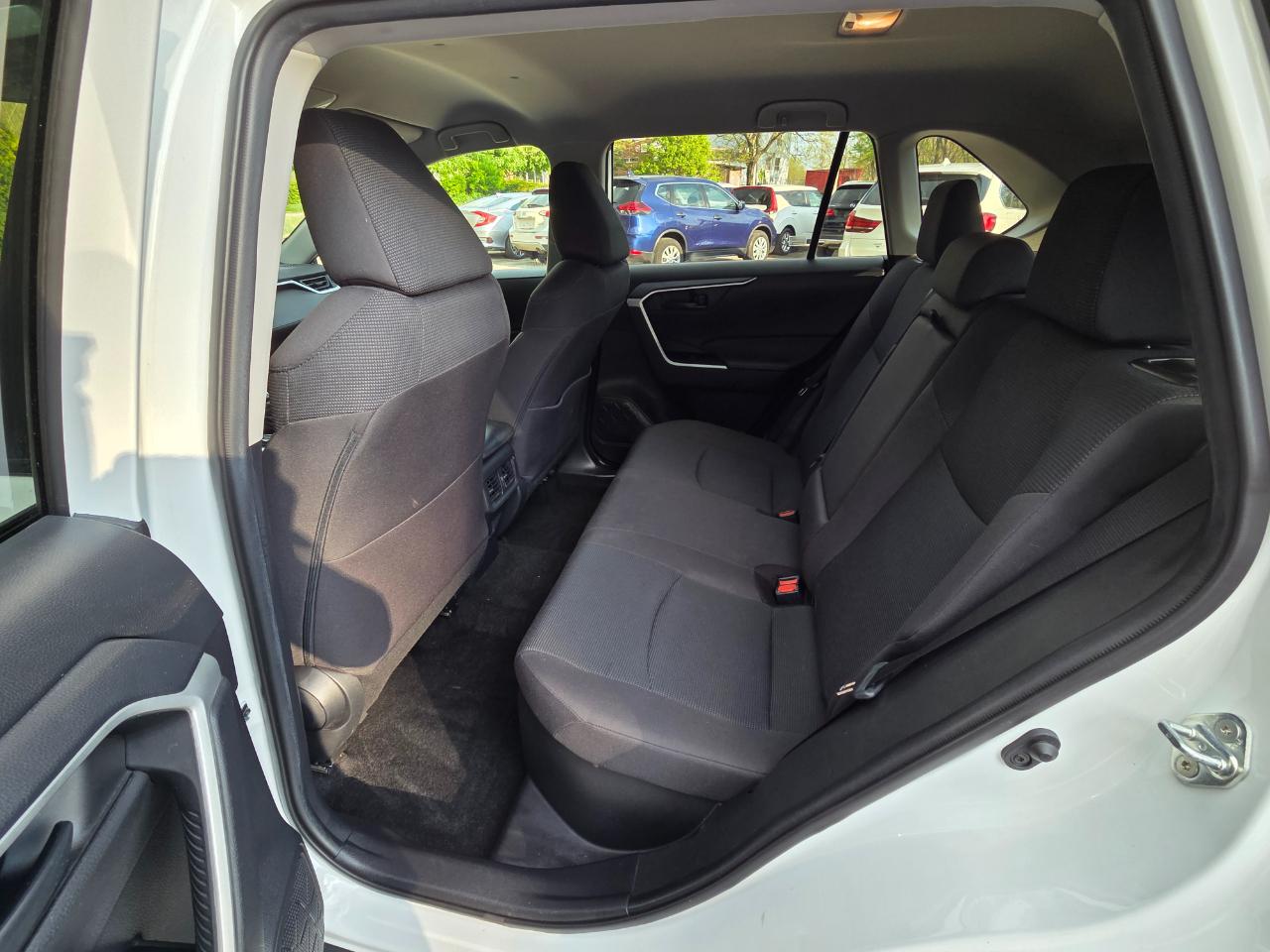 Toyota RAV4 Hybrid LE 2021