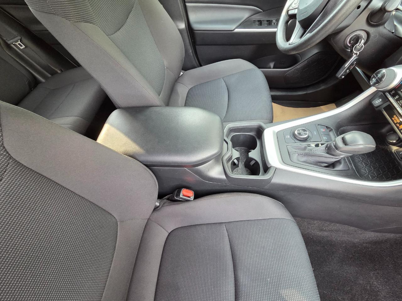 Toyota RAV4 Hybrid LE 2021
