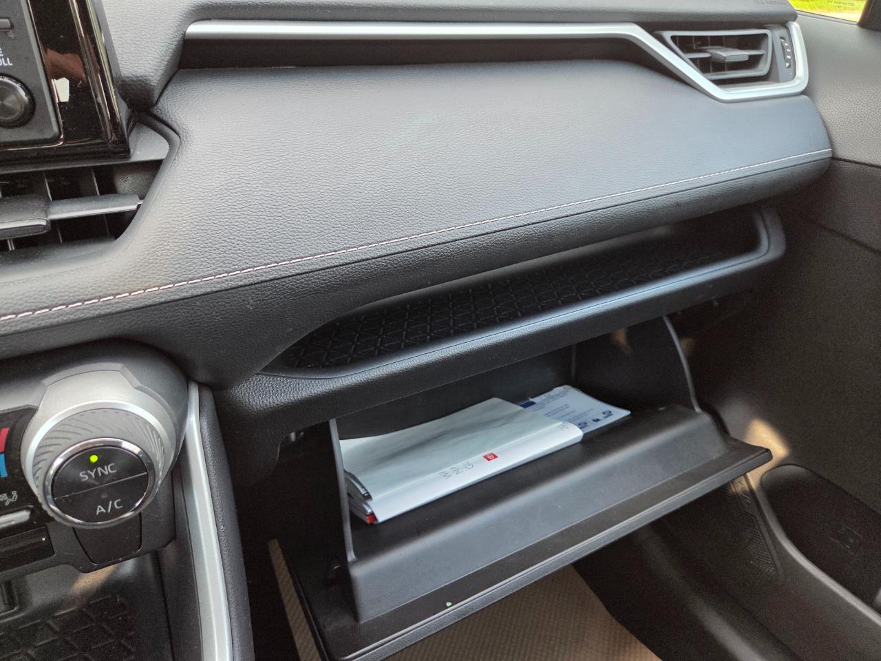 Toyota RAV4 Hybrid LE 2021