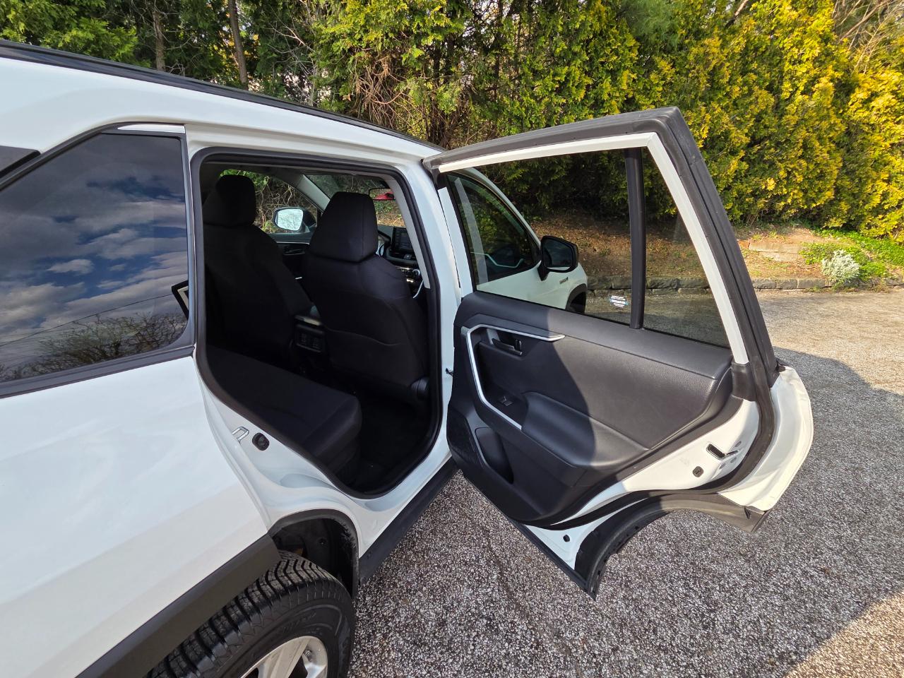 Toyota RAV4 Hybrid LE 2021