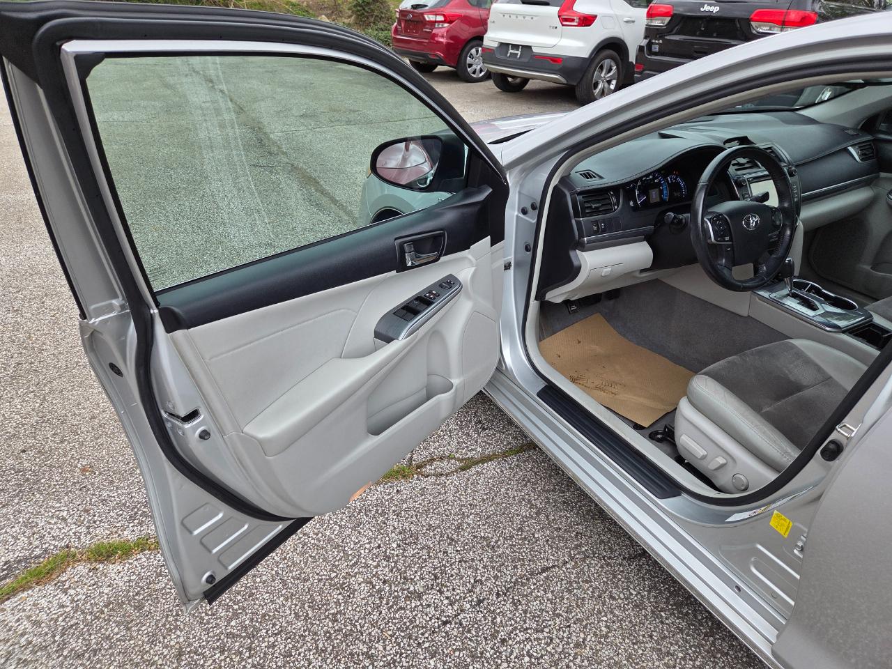 Toyota Camry Hybrid XLE 2014