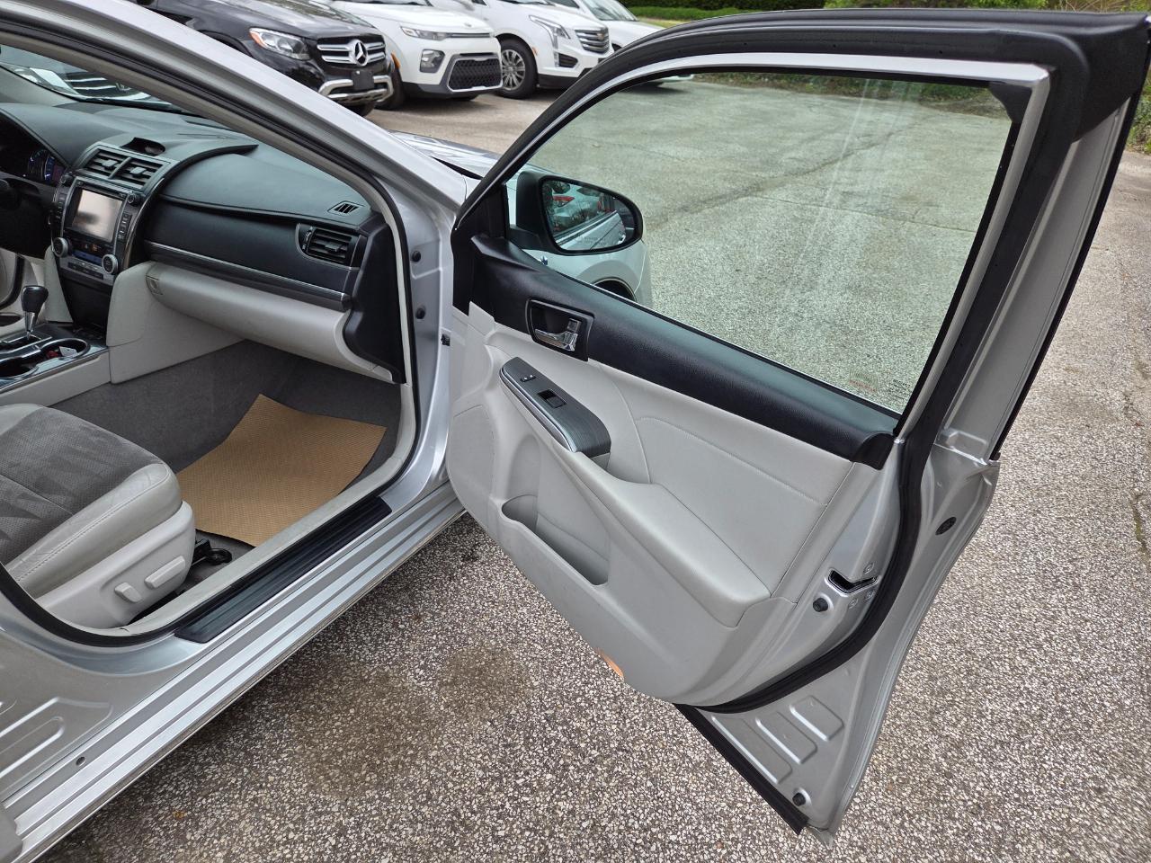 Toyota Camry Hybrid XLE 2014