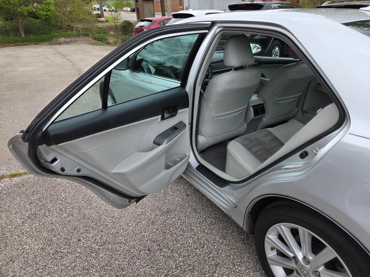 Toyota Camry Hybrid XLE 2014