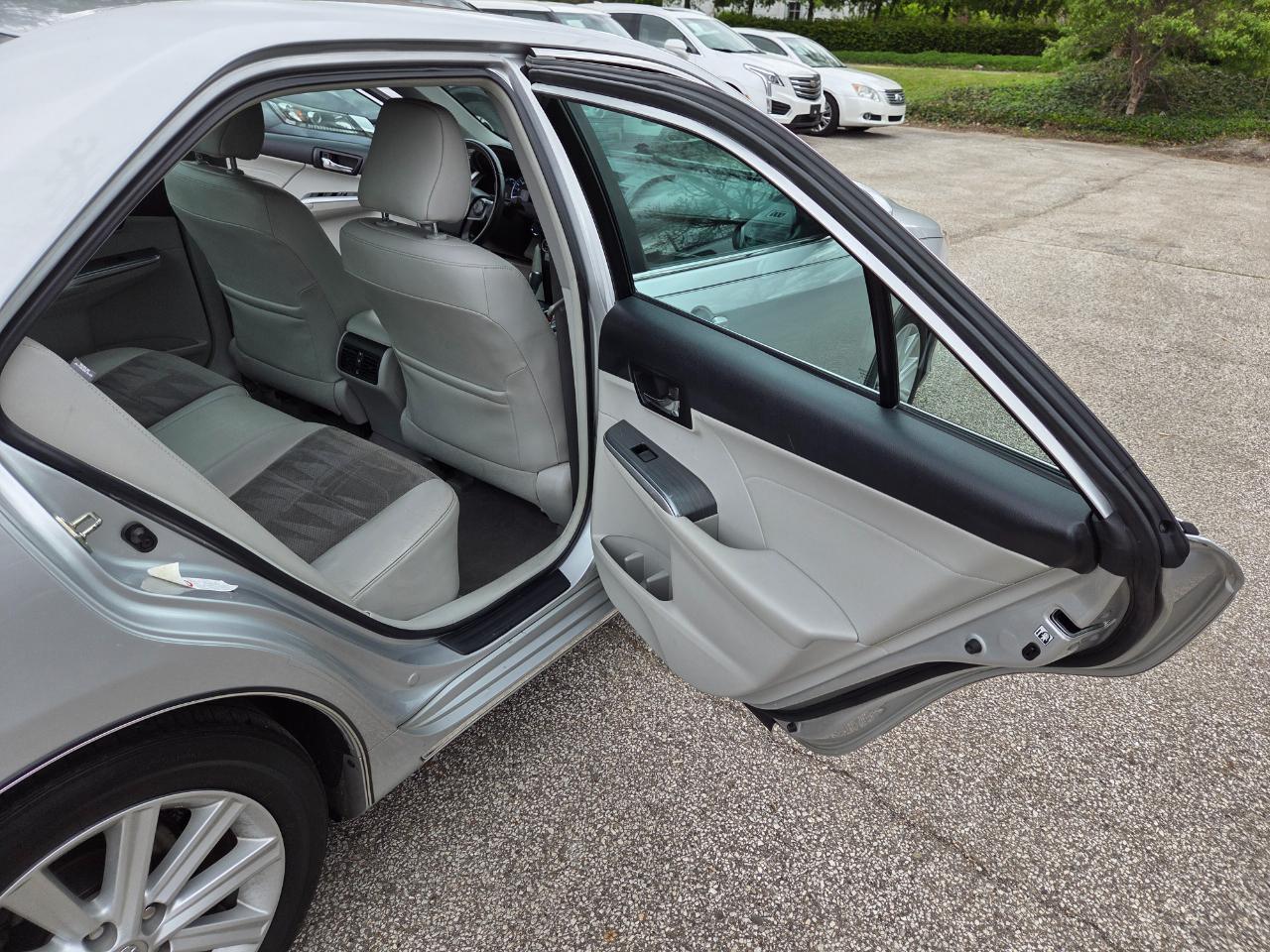 Toyota Camry Hybrid XLE 2014