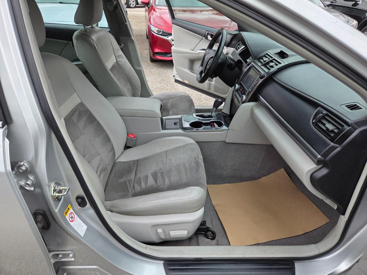 Toyota Camry Hybrid XLE 2014