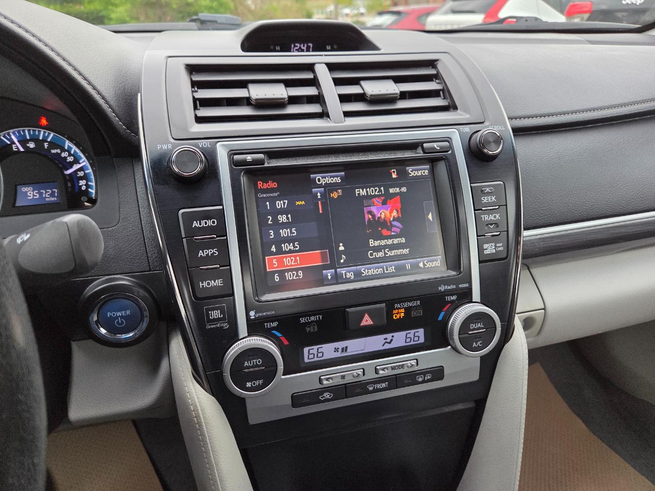 Toyota Camry Hybrid XLE 2014