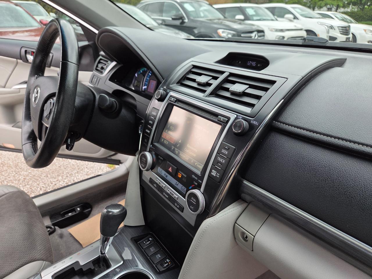 Toyota Camry Hybrid XLE 2014