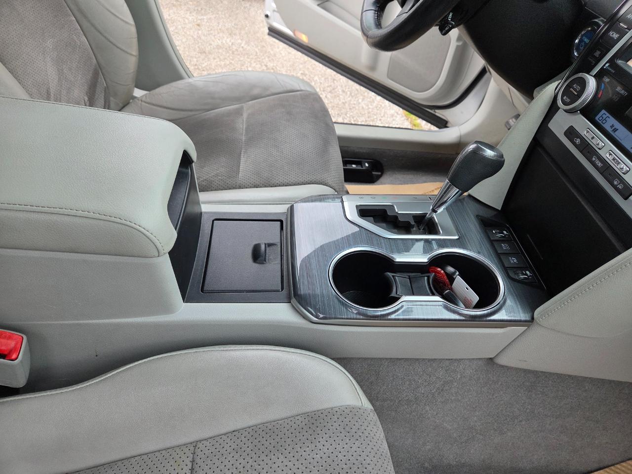 Toyota Camry Hybrid XLE 2014