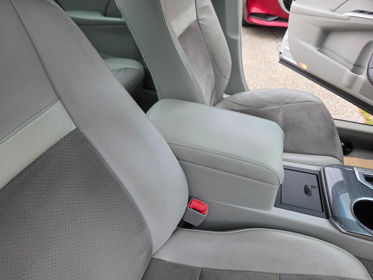 Toyota Camry Hybrid XLE 2014