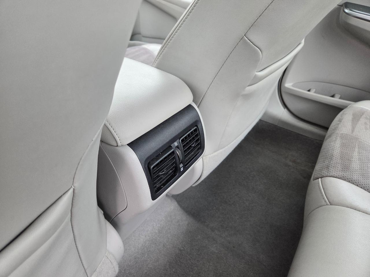 Toyota Camry Hybrid XLE 2014