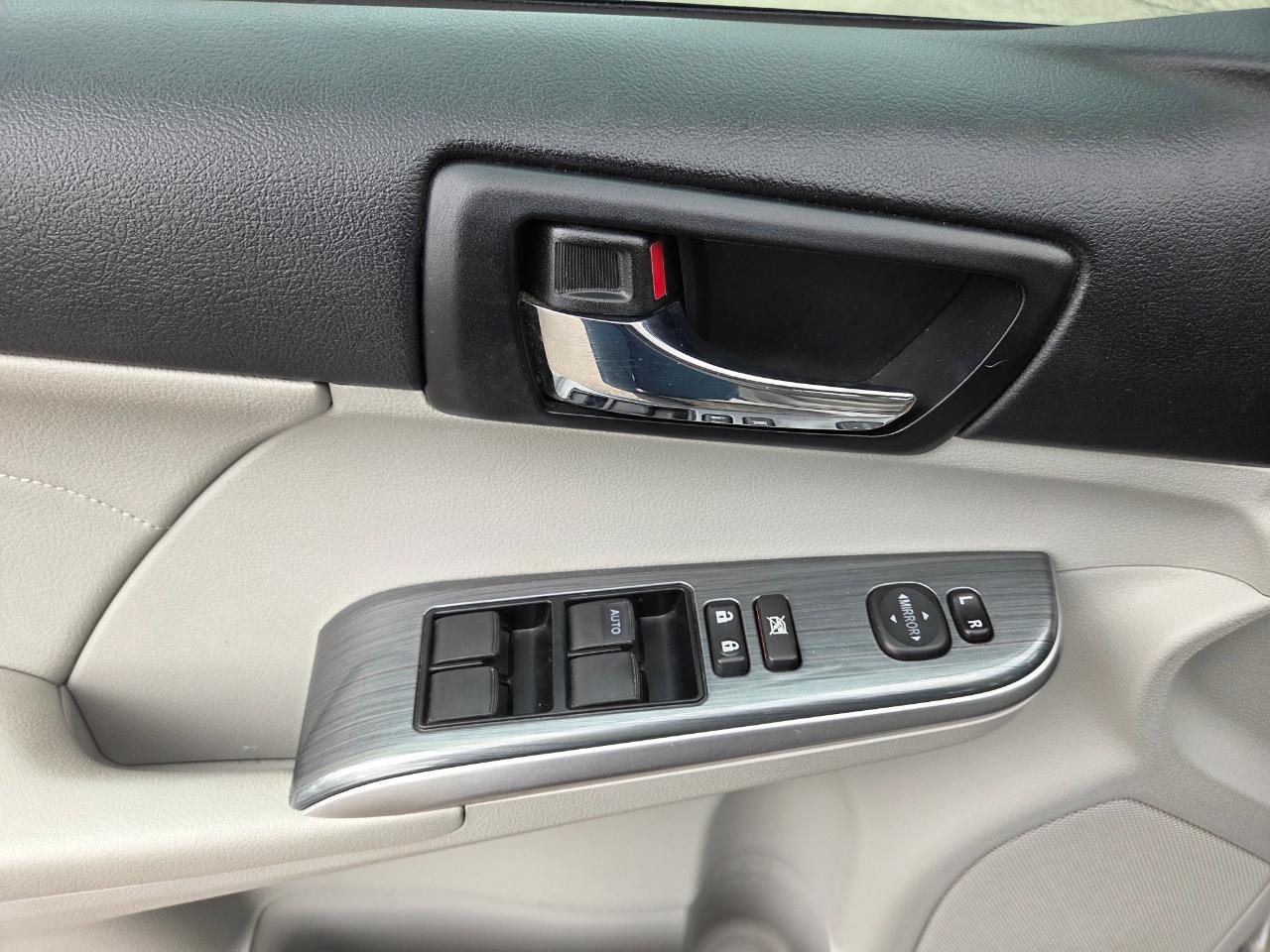 Toyota Camry Hybrid XLE 2014