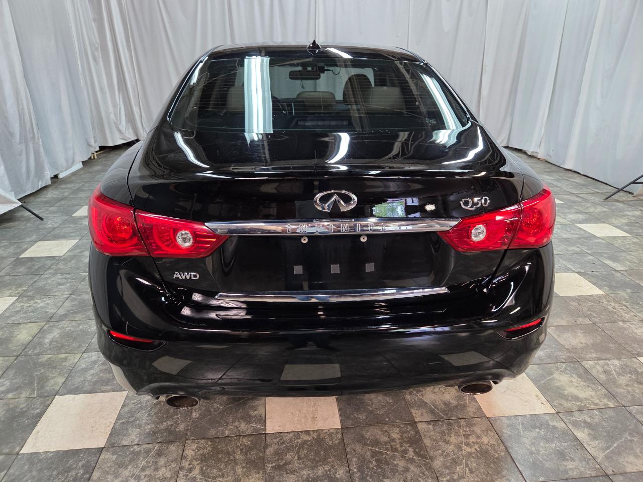 Infiniti Q50 Premium 4D Sedan AWD 2015
