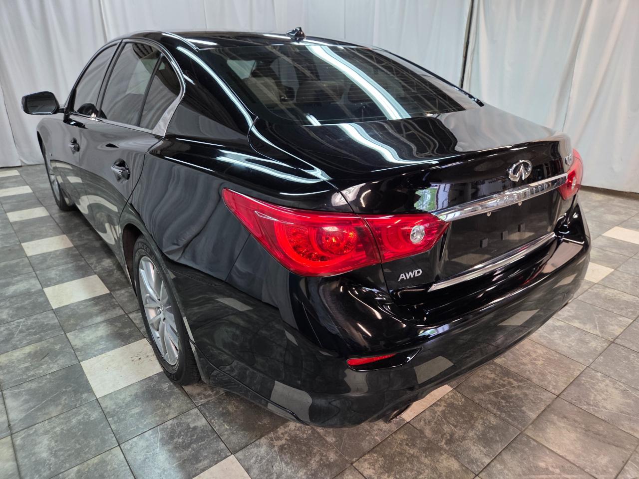 Infiniti Q50 Premium 4D Sedan AWD 2015