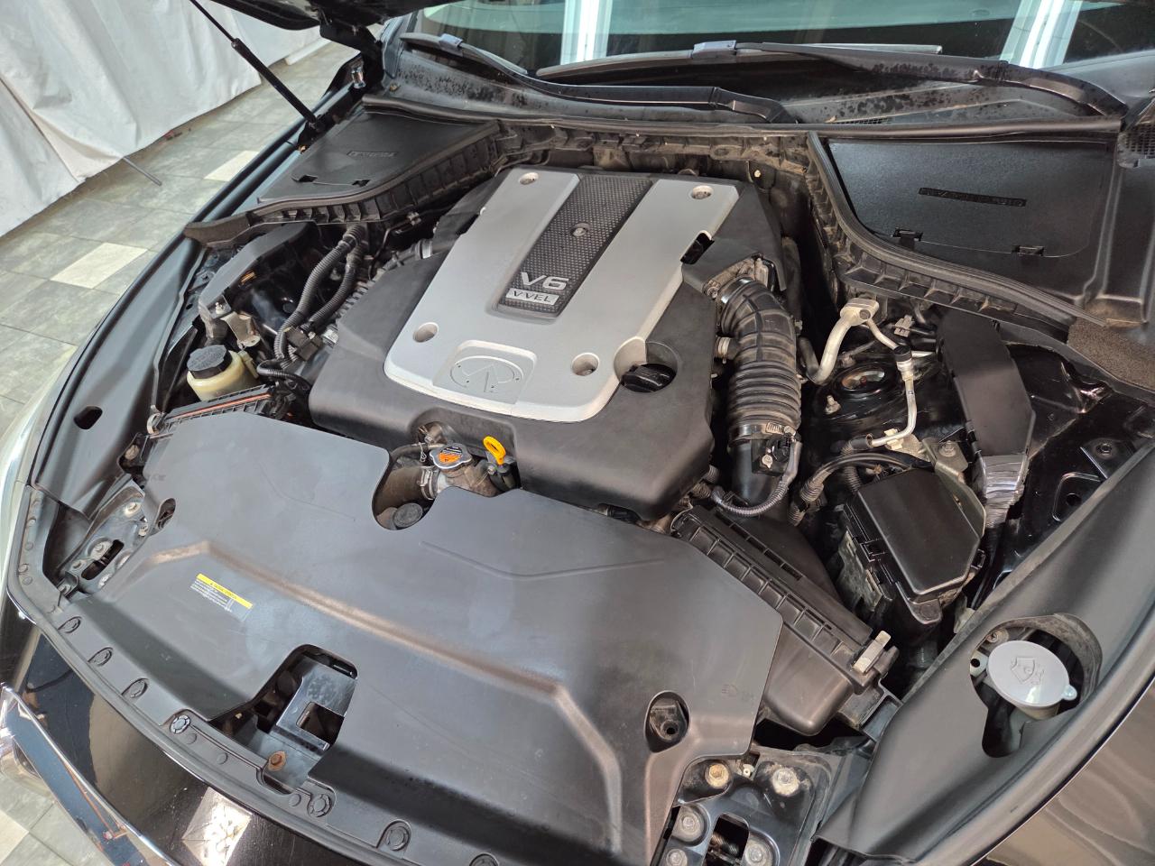 Infiniti Q50 Premium 4D Sedan AWD 2015