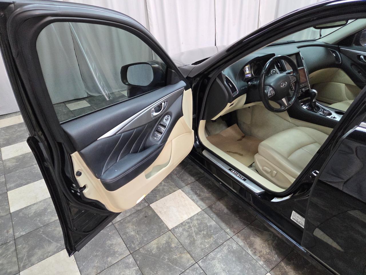 Infiniti Q50 Premium 4D Sedan AWD 2015
