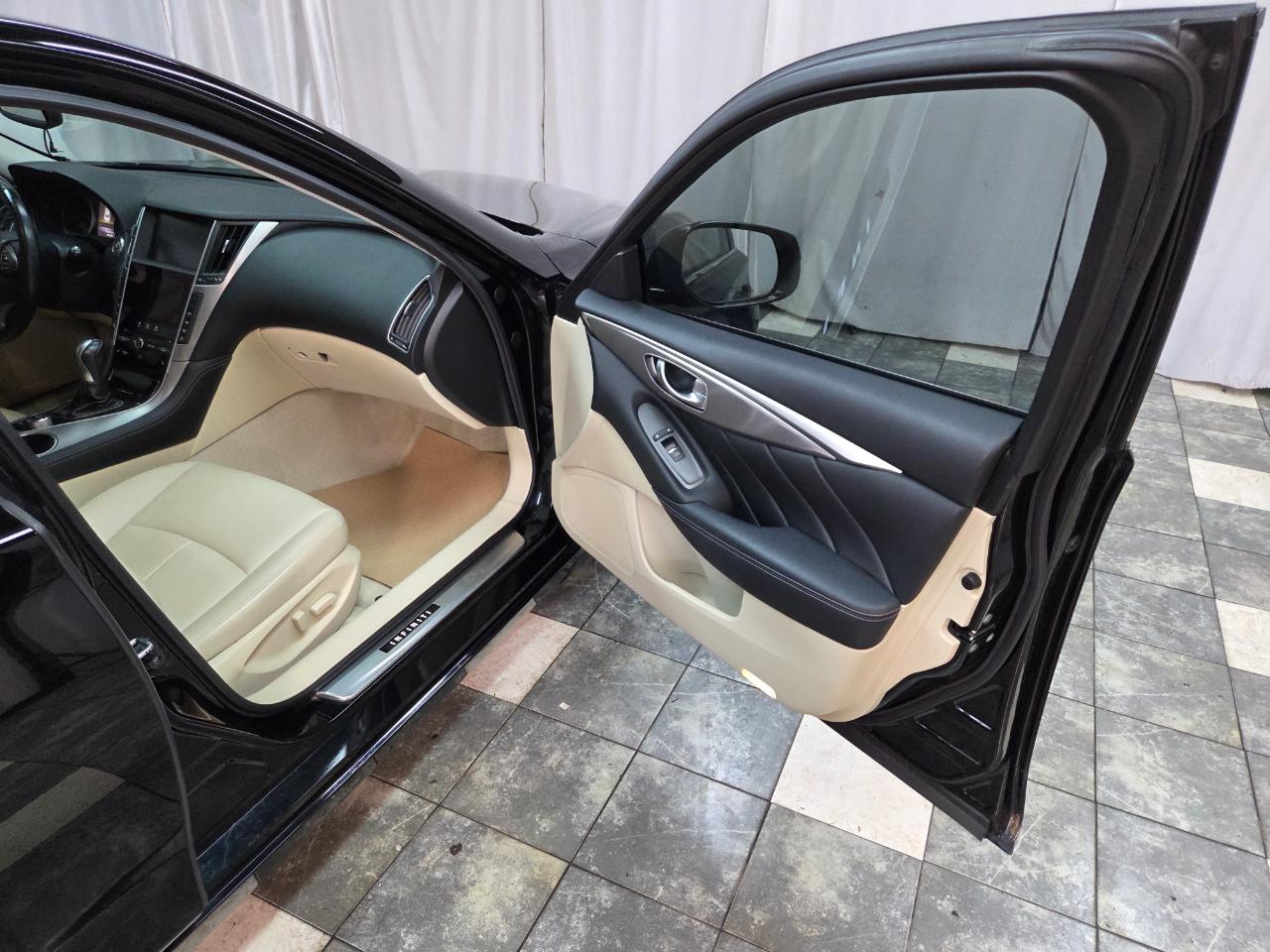 Infiniti Q50 Premium 4D Sedan AWD 2015