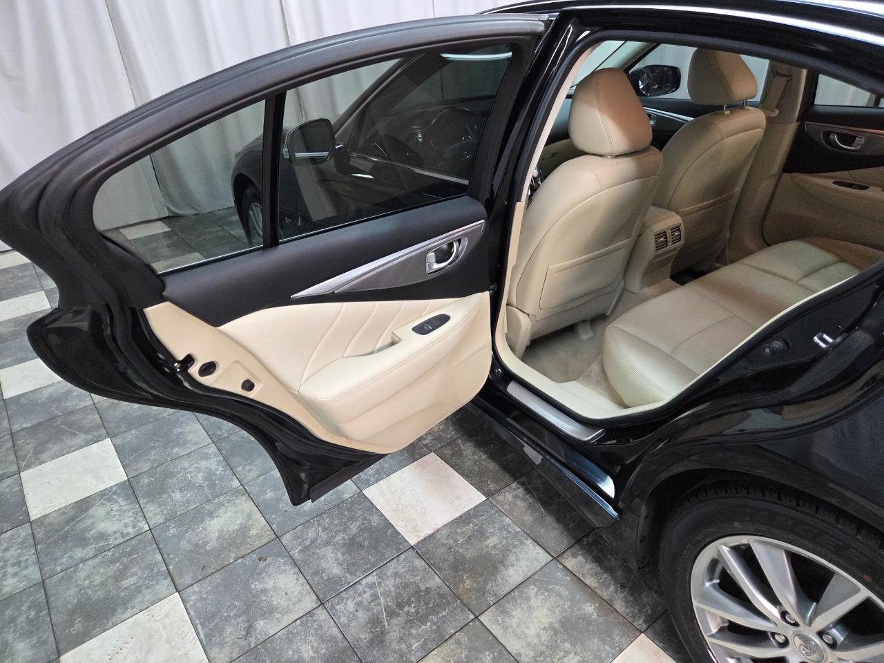 Infiniti Q50 Premium 4D Sedan AWD 2015