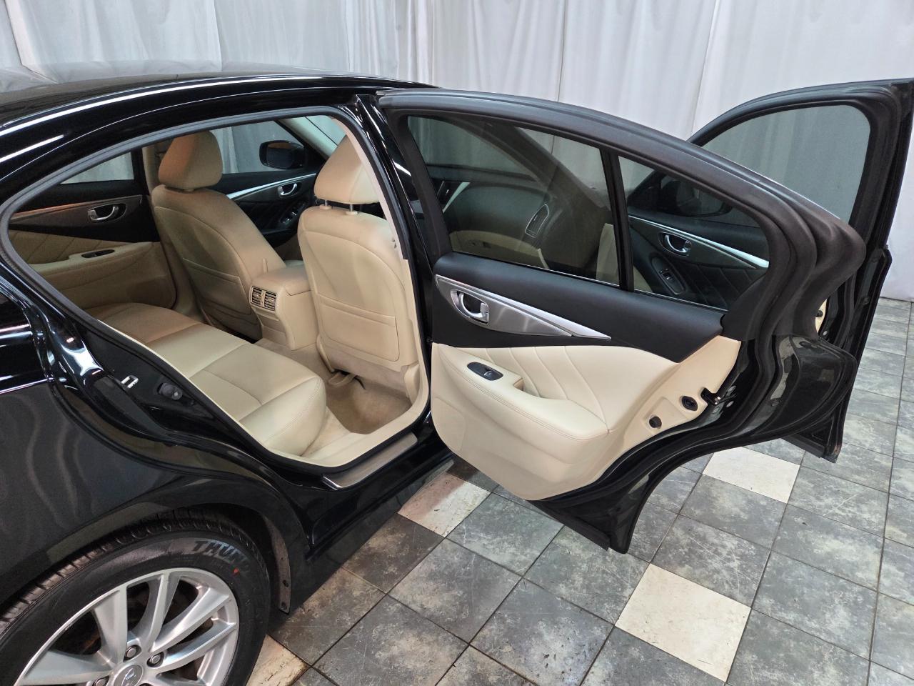 Infiniti Q50 Premium 4D Sedan AWD 2015