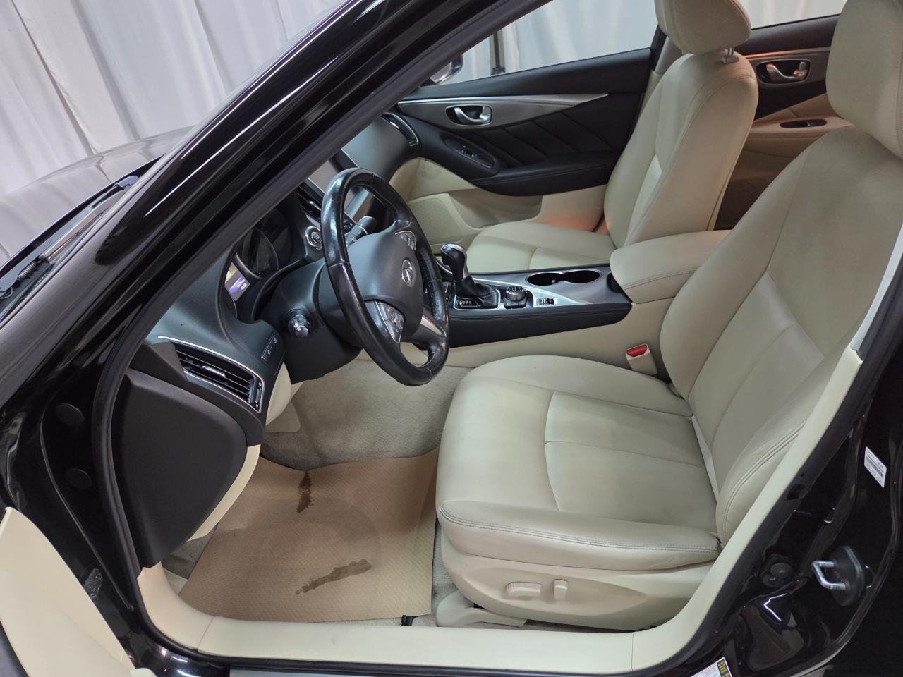 Infiniti Q50 Premium 4D Sedan AWD 2015