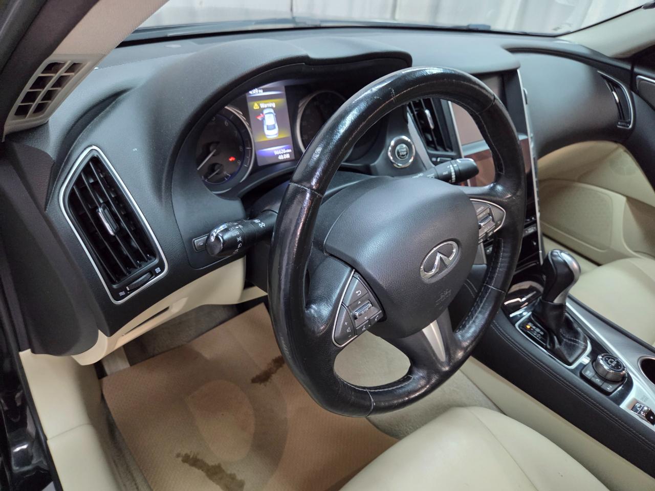 Infiniti Q50 Premium 4D Sedan AWD 2015