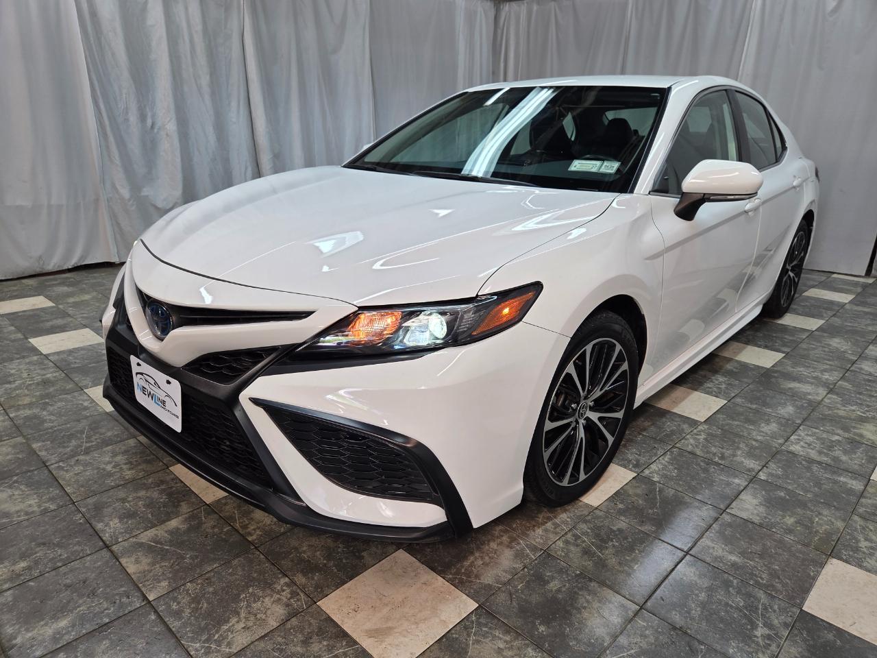 Toyota Camry SE 2022