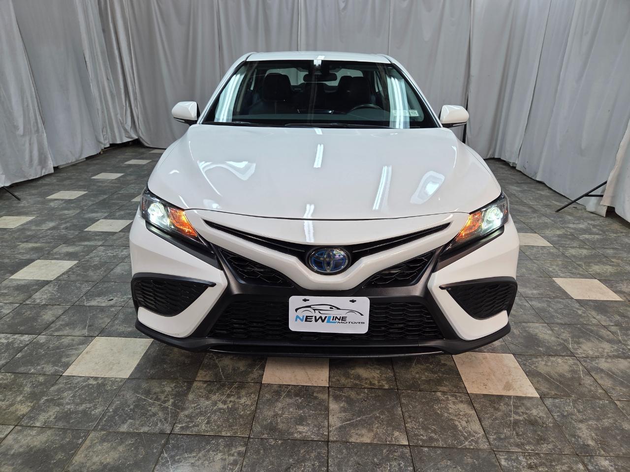 Toyota Camry SE 2022
