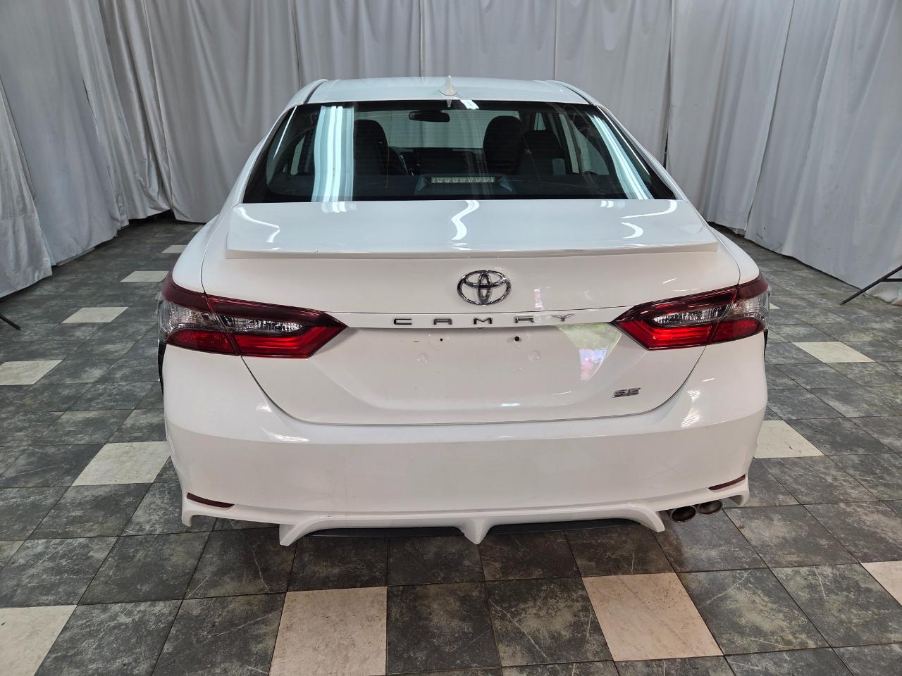Toyota Camry SE 2022