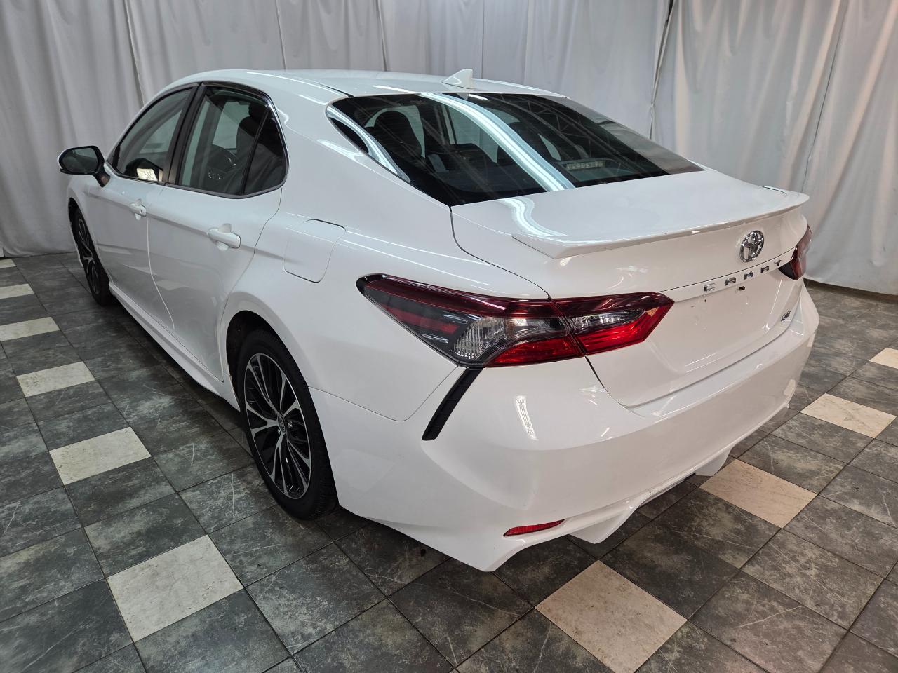 Toyota Camry SE 2022