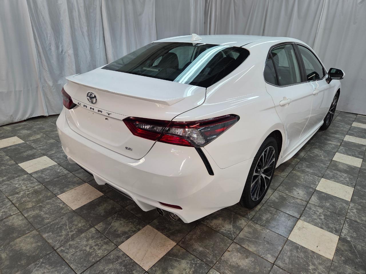 Toyota Camry SE 2022