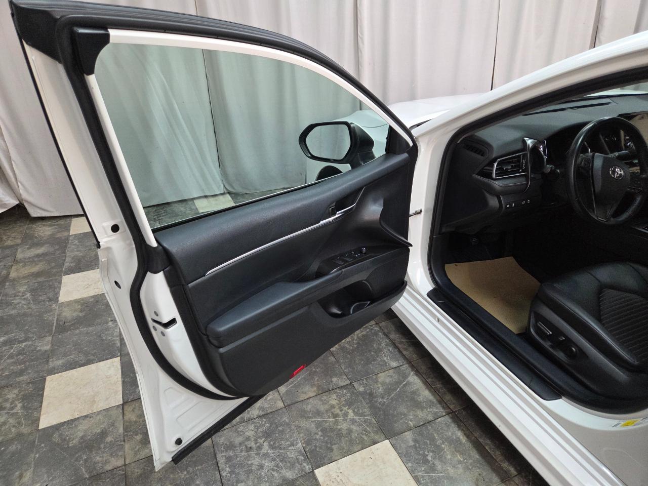 Toyota Camry SE 2022