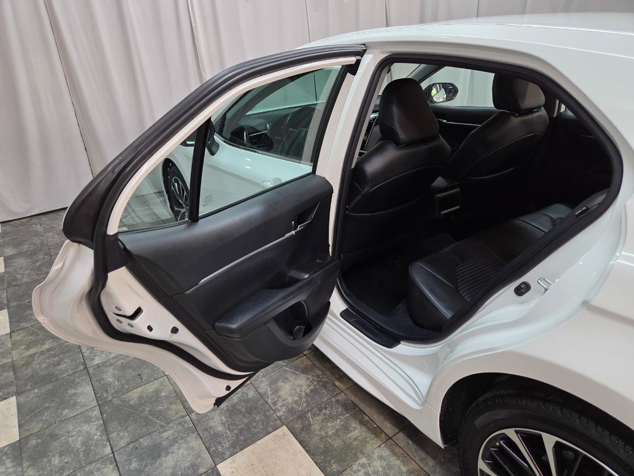 Toyota Camry SE 2022